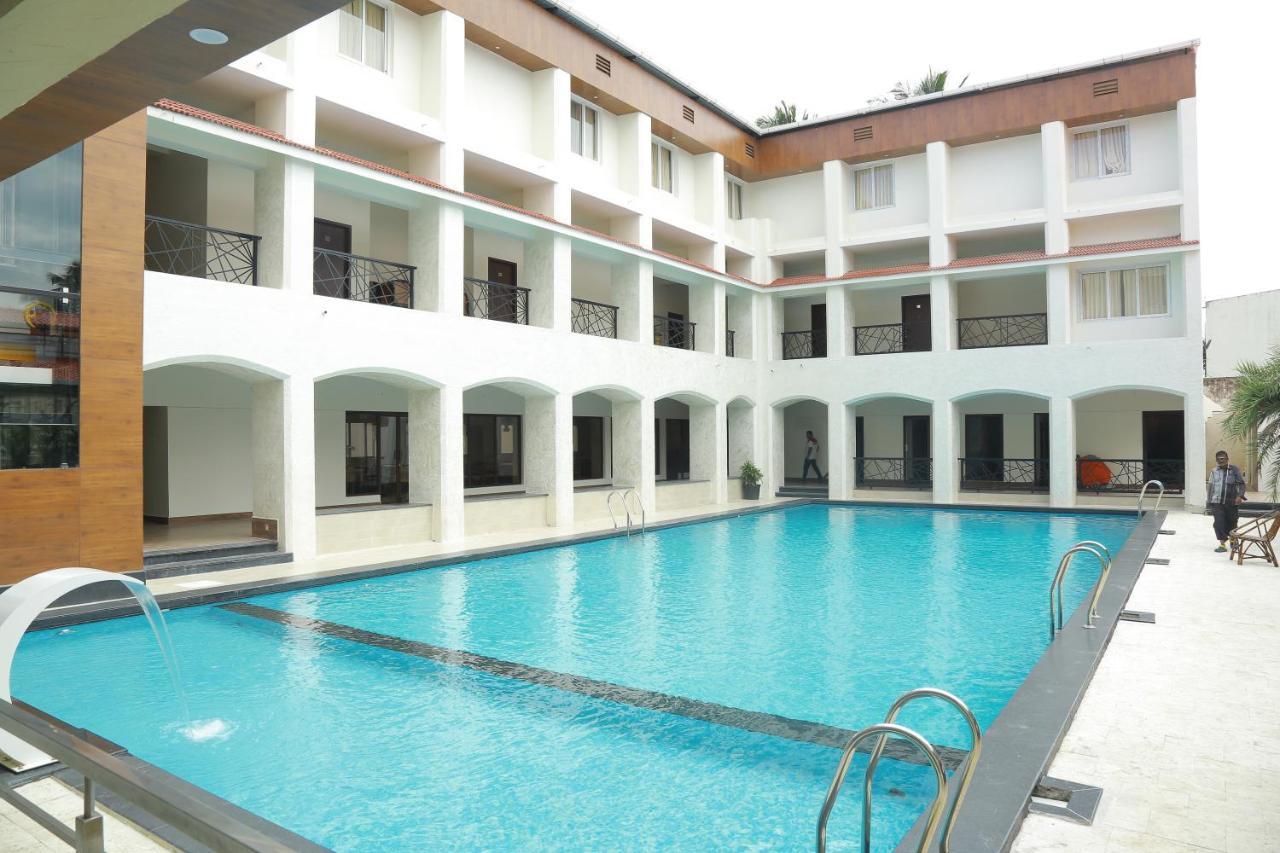 The Riviera Hotel Theni Kültér fotó