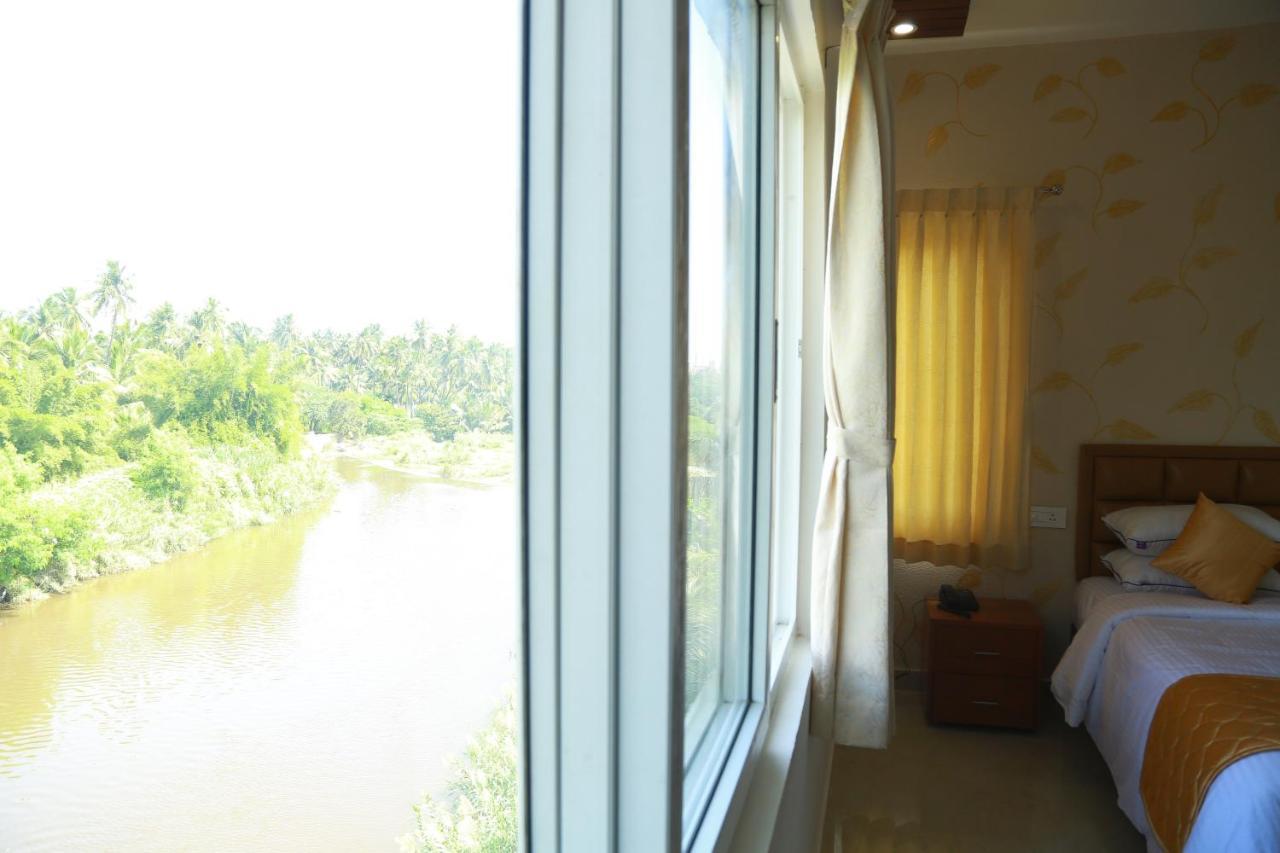 The Riviera Hotel Theni Kültér fotó