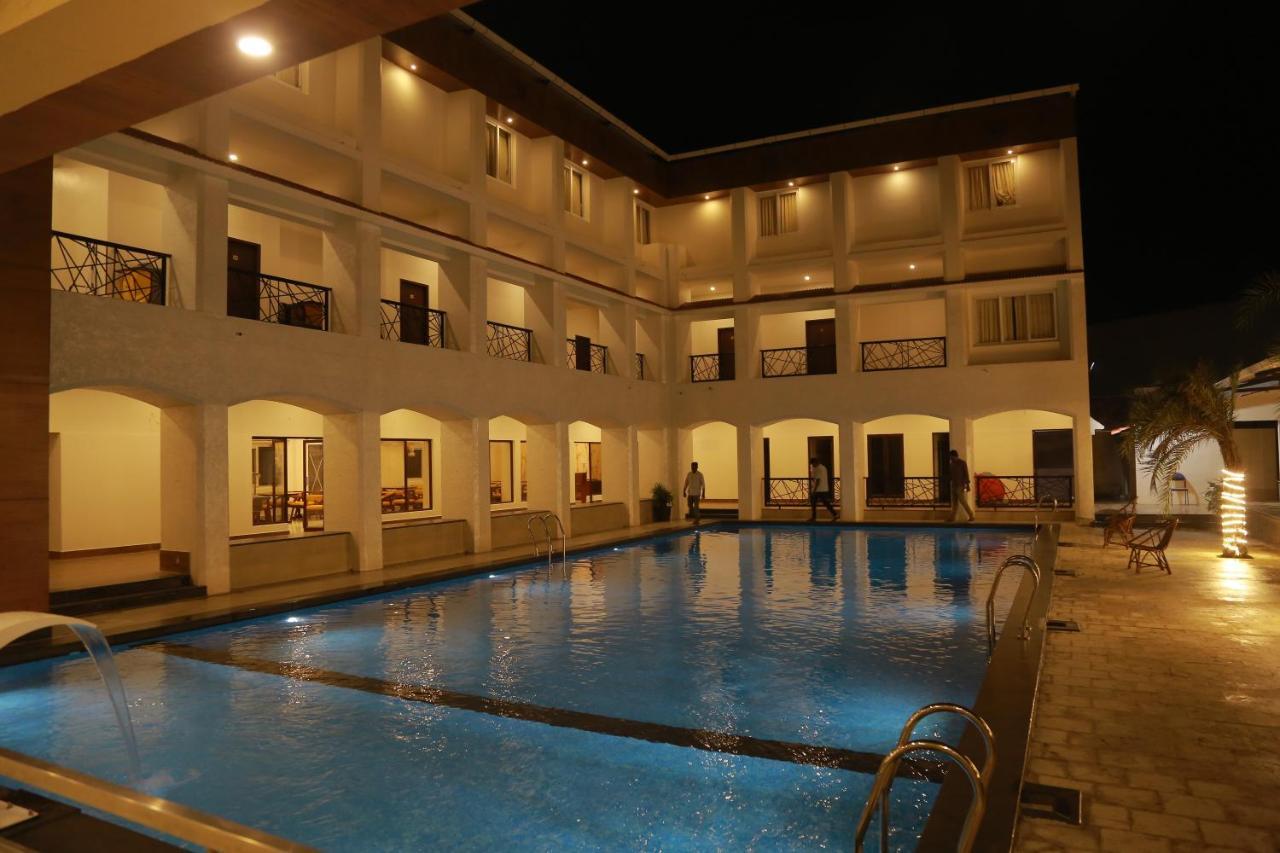 The Riviera Hotel Theni Kültér fotó