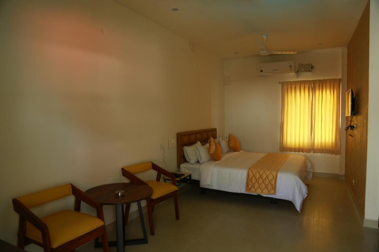 The Riviera Hotel Theni Kültér fotó