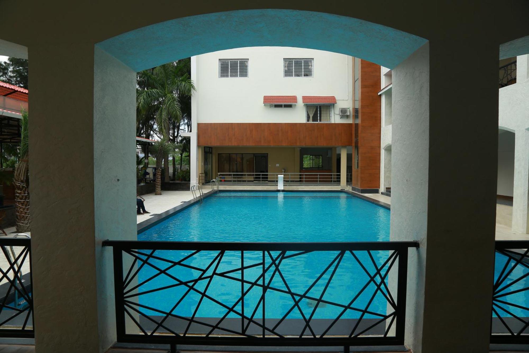 The Riviera Hotel Theni Kültér fotó